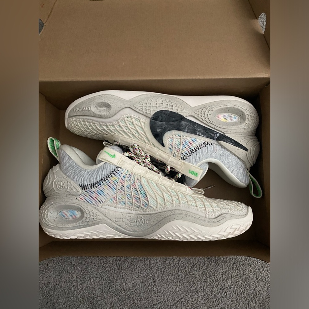Nike cosmic unity